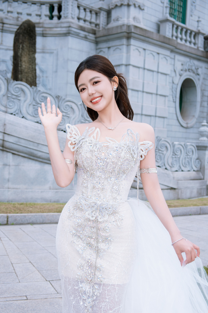 辛柏青在《青蛇》杭州见面会上谈个人生活：隐私话题选择沉默